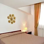 Apart-hotel Tassoni 3*