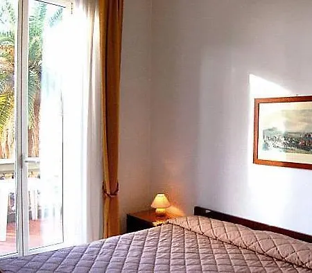 Apartmanhotel Tassoni 3*