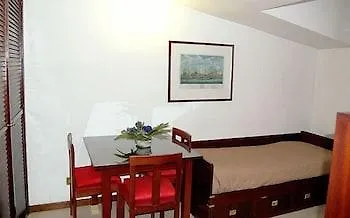Hotel apartamentowy Tassoni 3*