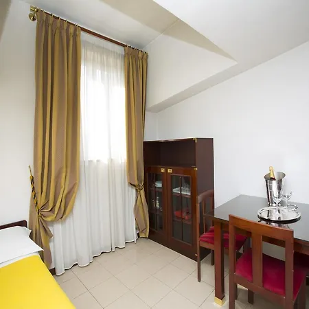 Y Residencia Tassoni 3*