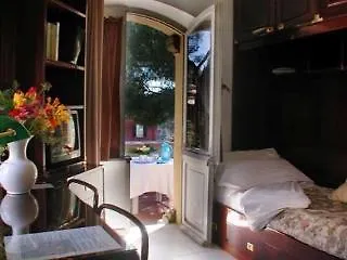 Y Residencia Tassoni Roma