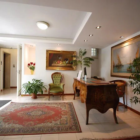 Y Residencia Tassoni Apartahotel