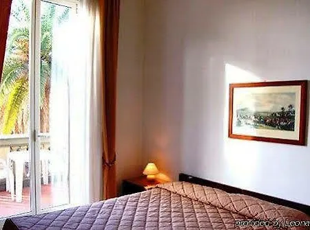 Y Residencia Tassoni 3* Roma