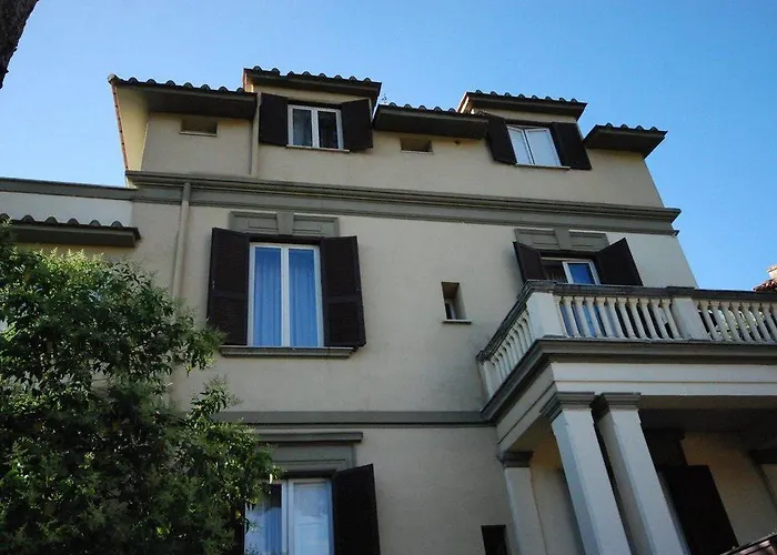 Apart-hotel Tassoni 3*